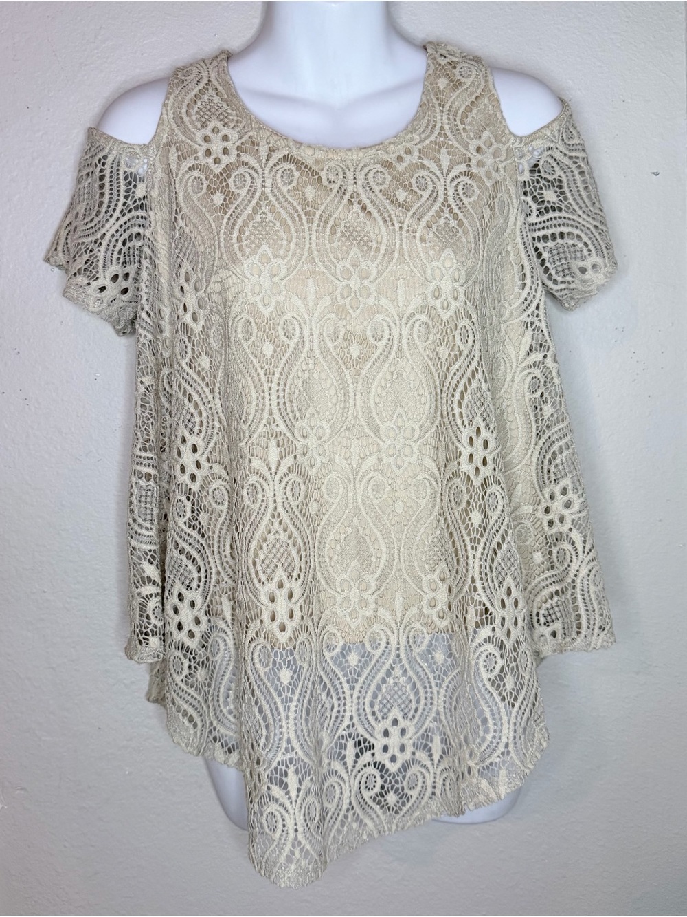 Britanny Black cream hold shoulder lace blouse small